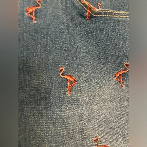 Rue21 High Waisted Cudded Denim Shorts Embroidered Pink Flamingos Size 7/8 🦩 - Picture 2 of 8